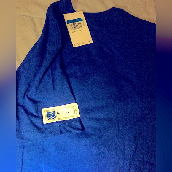 Nike NSW Mech Air Face Mask T-shirt Sz Medium - Picture 2 of 3